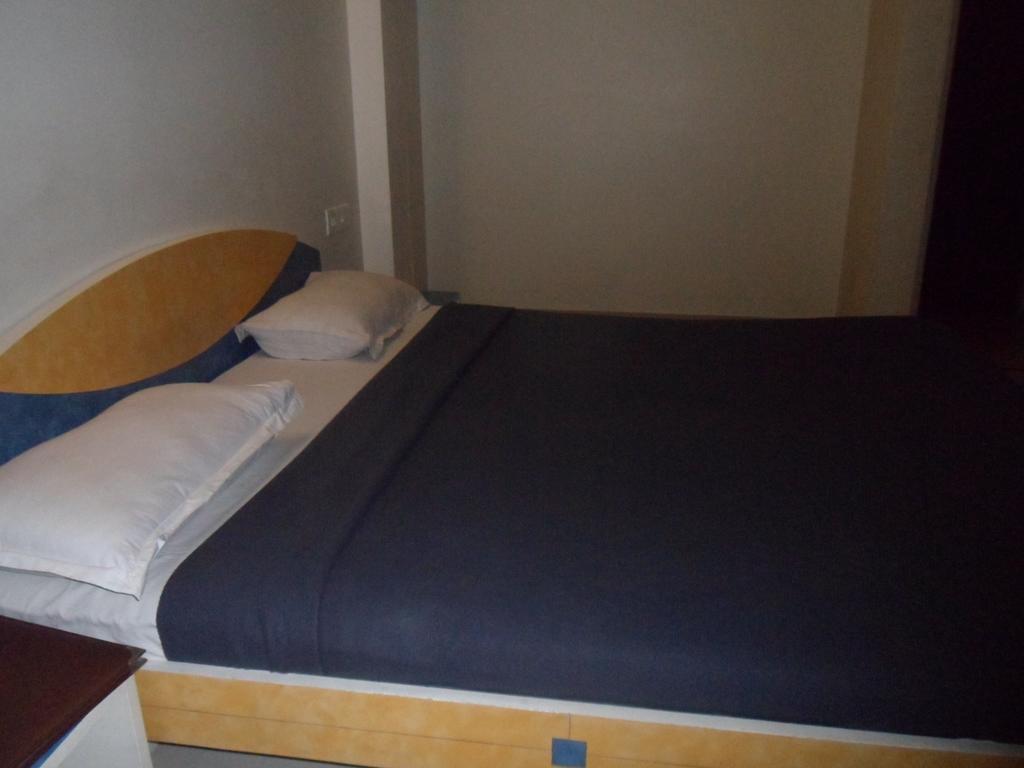 Hotel Dudawat Ahmedabad Zimmer foto
